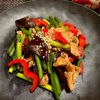 にんにくの芽と豚肉のオイスター炒め😋| kaokaoさん