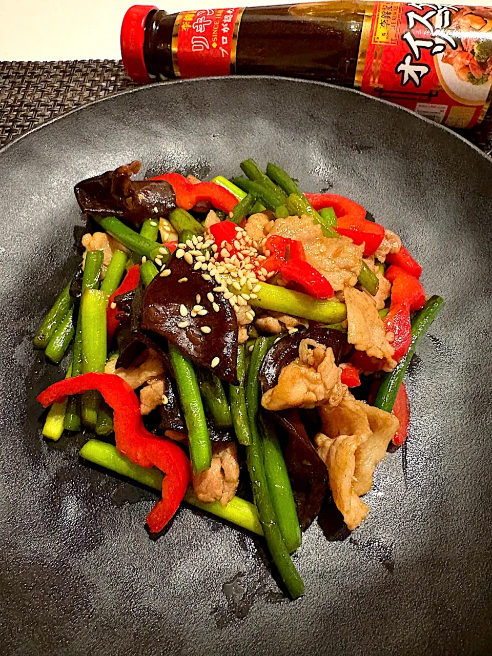 にんにくの芽と豚肉のオイスター炒め😋|kaokaoさん