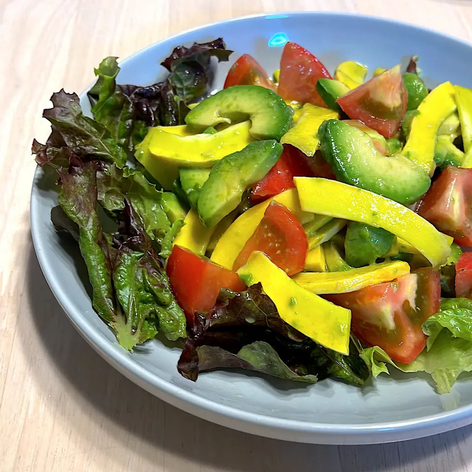 コリンキーとアボカドのサラダ|ariさん