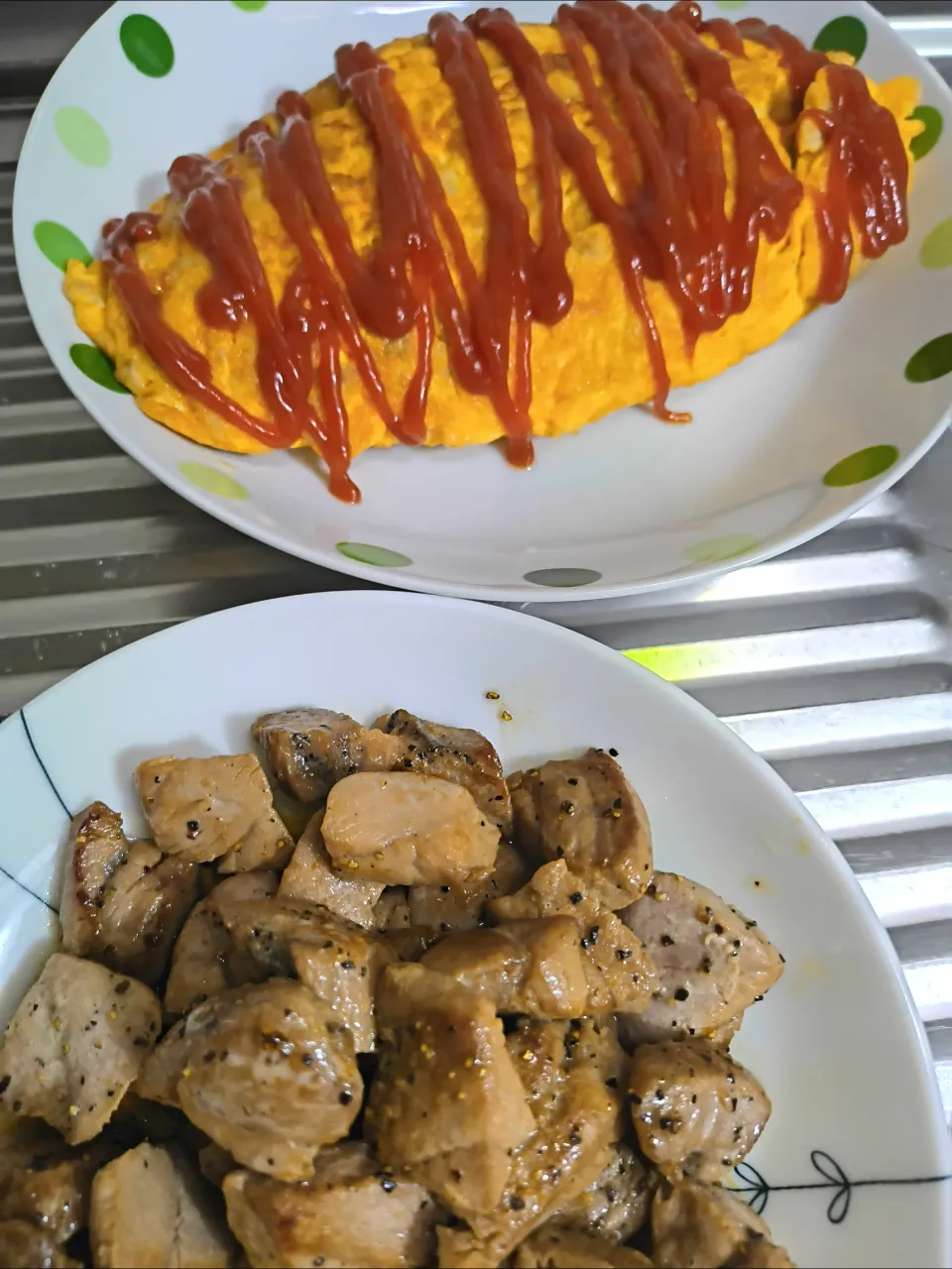 鶏胸ひき肉入りオムレツと中トロバターゆずぽん焼きや|時雨さん