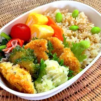 サーモンフライ・醤油ごはん夫弁当☆娘が詰めてくれました💕8月28日