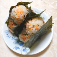 8/27の夜勤弁当
塩鮭と梅干しの混ぜ込みおにぎり🍙|卯月さん