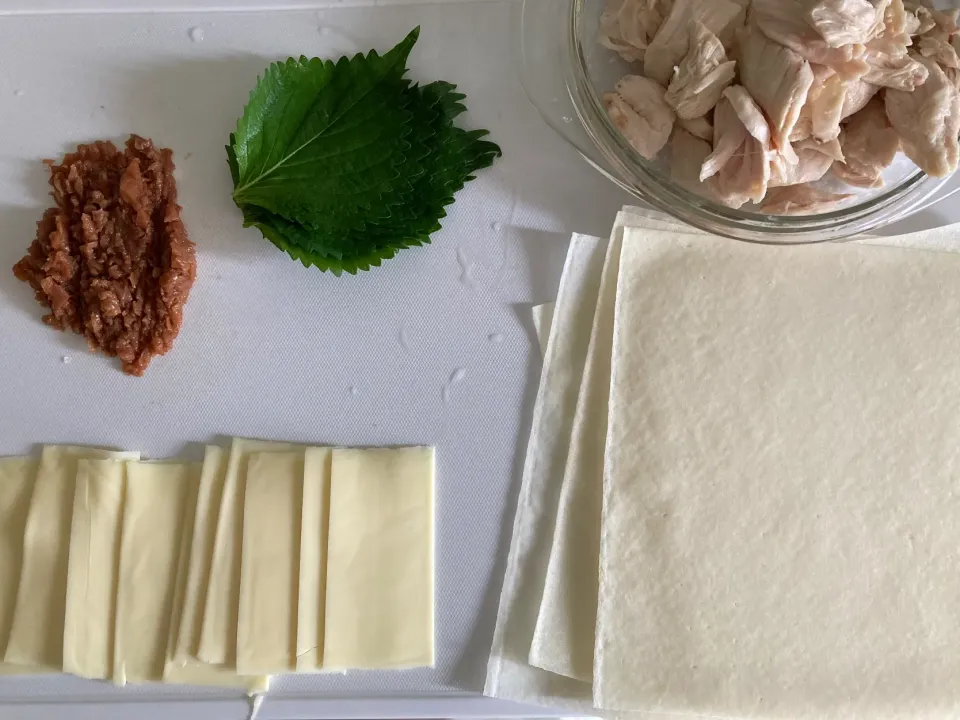 朔さんの料理 ささみ梅大葉チーズ春巻き仕込み🔰|さくたえさん