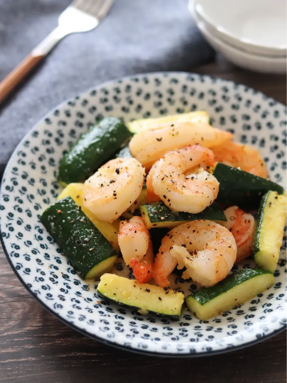 🆔509460                                                                 #海老とズッキーニのコンソメガーリック 💕|ともきーた (伊藤 智子)さん