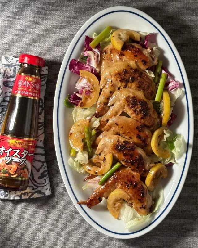 Snapdishの料理・レシピ写真:手羽先のオイスターソース煮 レモンペッパー風味｜王道？それとも新感覚？【李錦記 オイスターソース党】が「伝統派」と「革新派」に分裂！あなたの一票は？