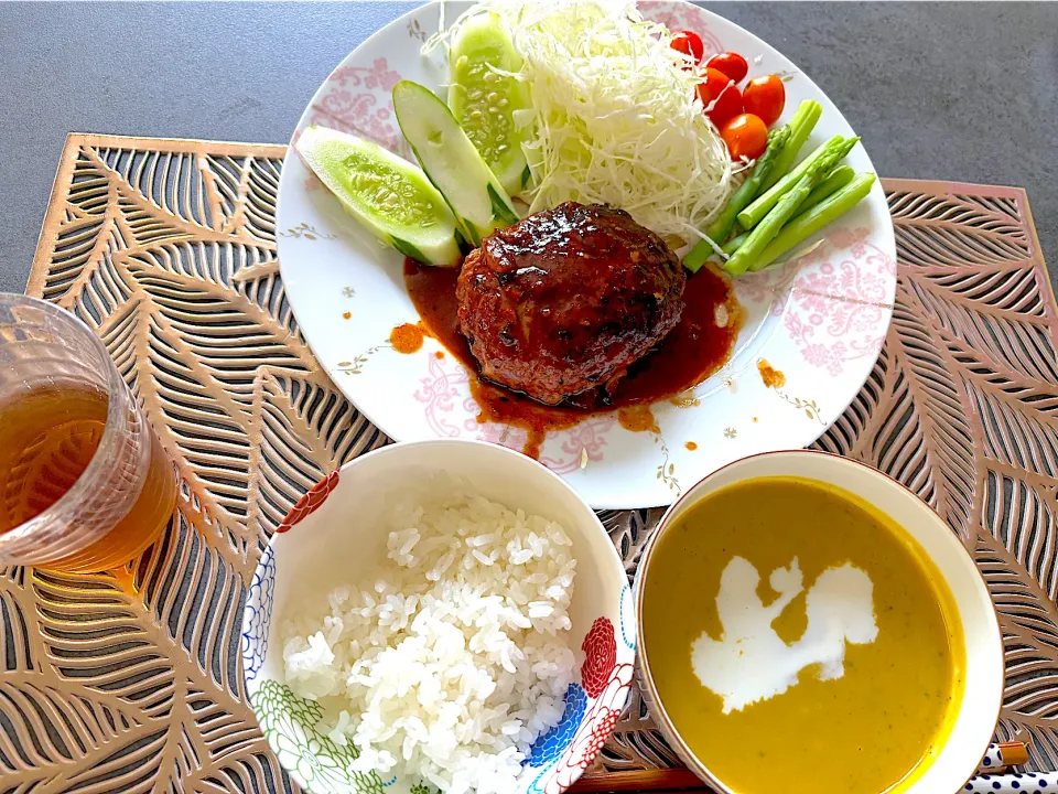 ハンバーグ　自家製かぼちゃのポタージュ|あつこさん