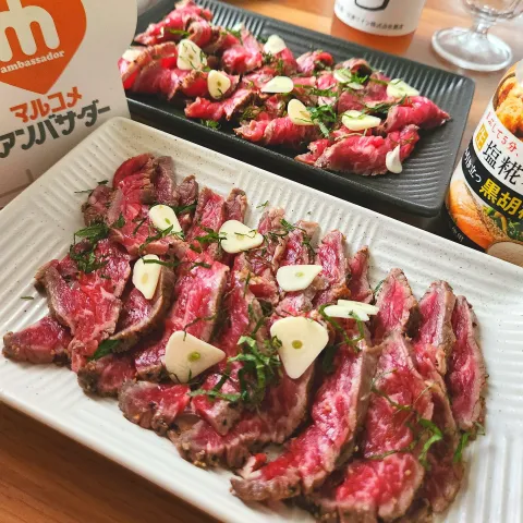 「プラス糀 生塩糀パウダー黒胡椒ブレンド150g」を使ってみたSnapdishの料理・レシピ写真:生塩糀パウダーで柔らか牛タタキ