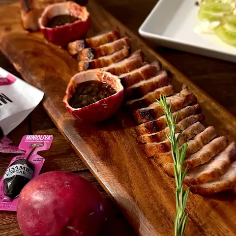 「ユウキ食品その他の商品」を使ってみたSnapdishの料理・レシピ写真:ひろりん便より　豚バラローストポーク　バルサミコとパッションフルーツのソース添え