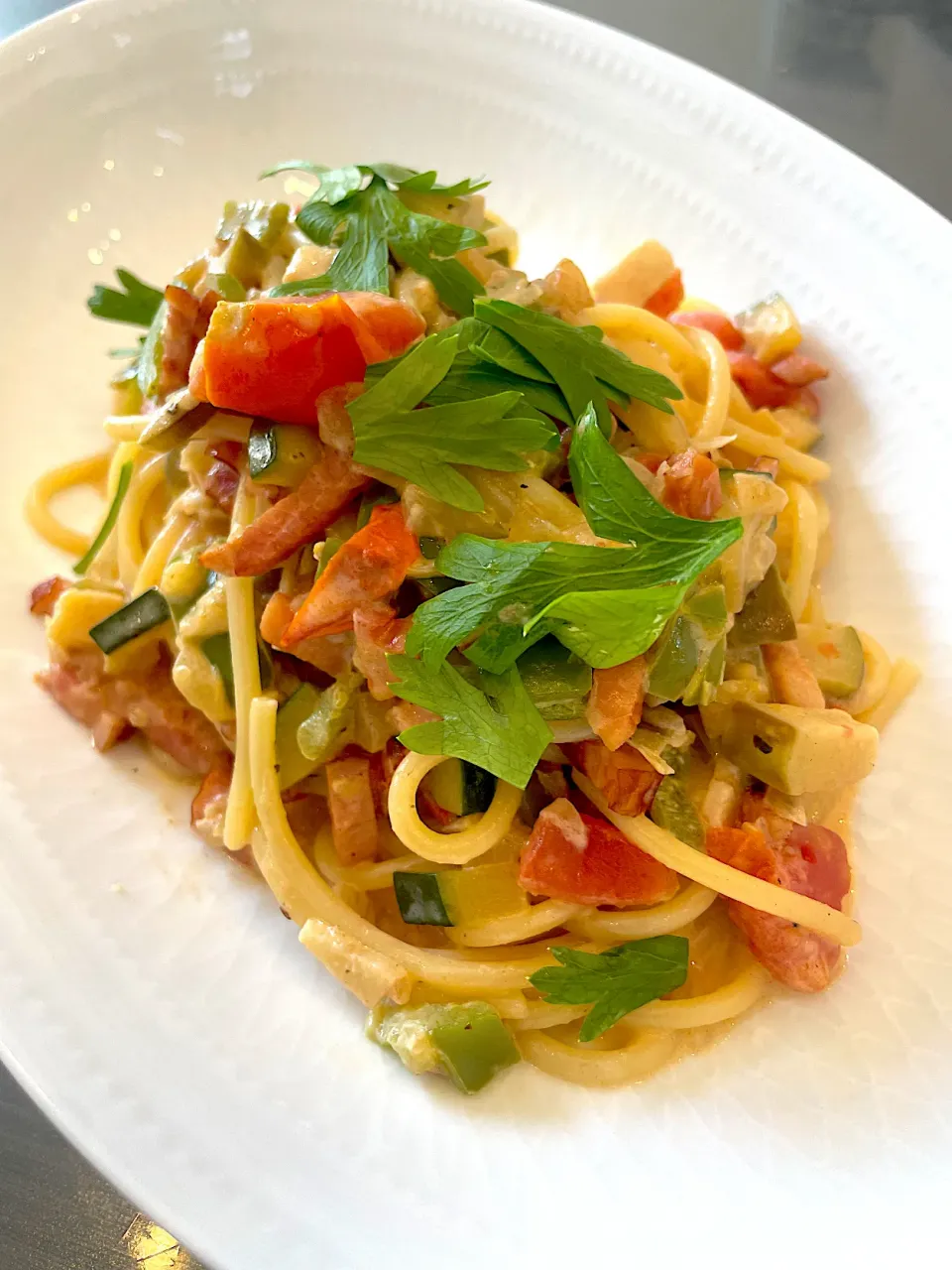 ベーコンと夏野菜のトマトクリームパスタ！|Tomyさん
