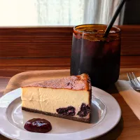 トナカイホテルのダークチェリーのバスクチーズケーキ|いりごまさん