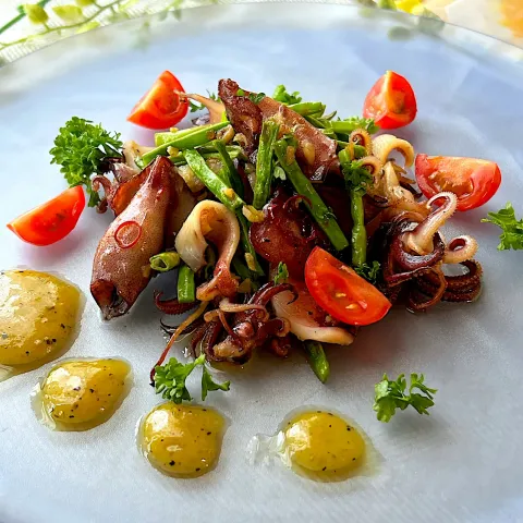 「馬路村のゆずみそ」を使ってみたSnapdishの料理・レシピ写真:ヤリイカと十六ささげのオイルマリネ ゆず味噌ソース添え