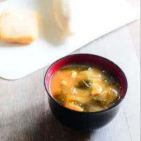 食べ応え抜群！大根とわかめの味噌汁のレシピ