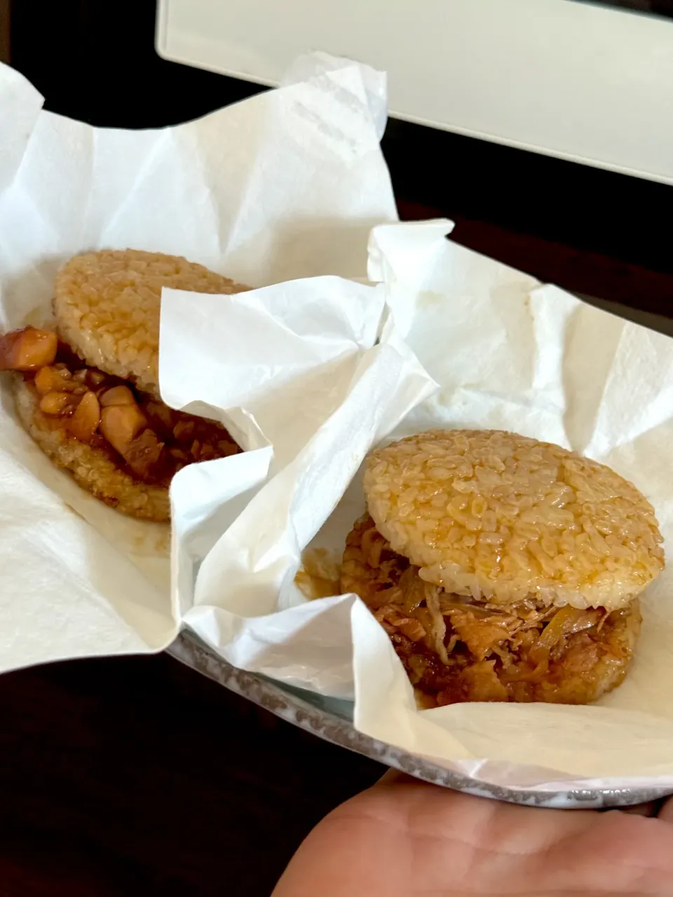 冷凍シェフレンジで『冷凍ライスバーガー』|ナガマンさん