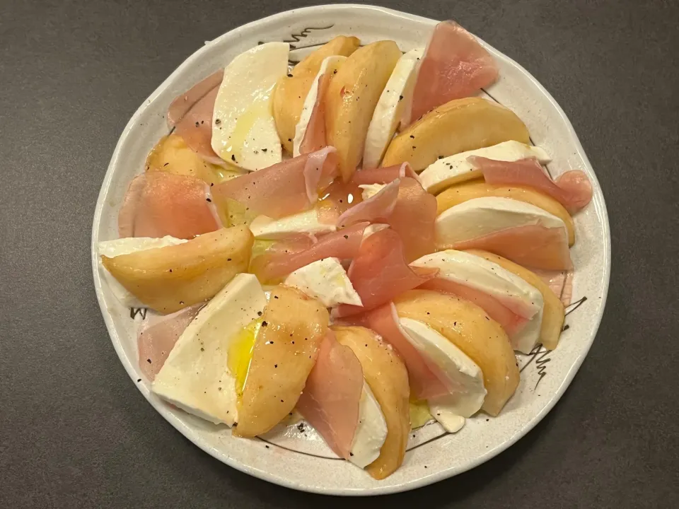 夕飯🎵桃のカプレーゼ|kiyominさん