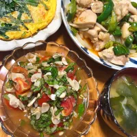 ＊マッシュルームのバジルトマトサラダ、鶏の甘酢、ニラ玉で中華ごはん♪＊|ultramarineさん