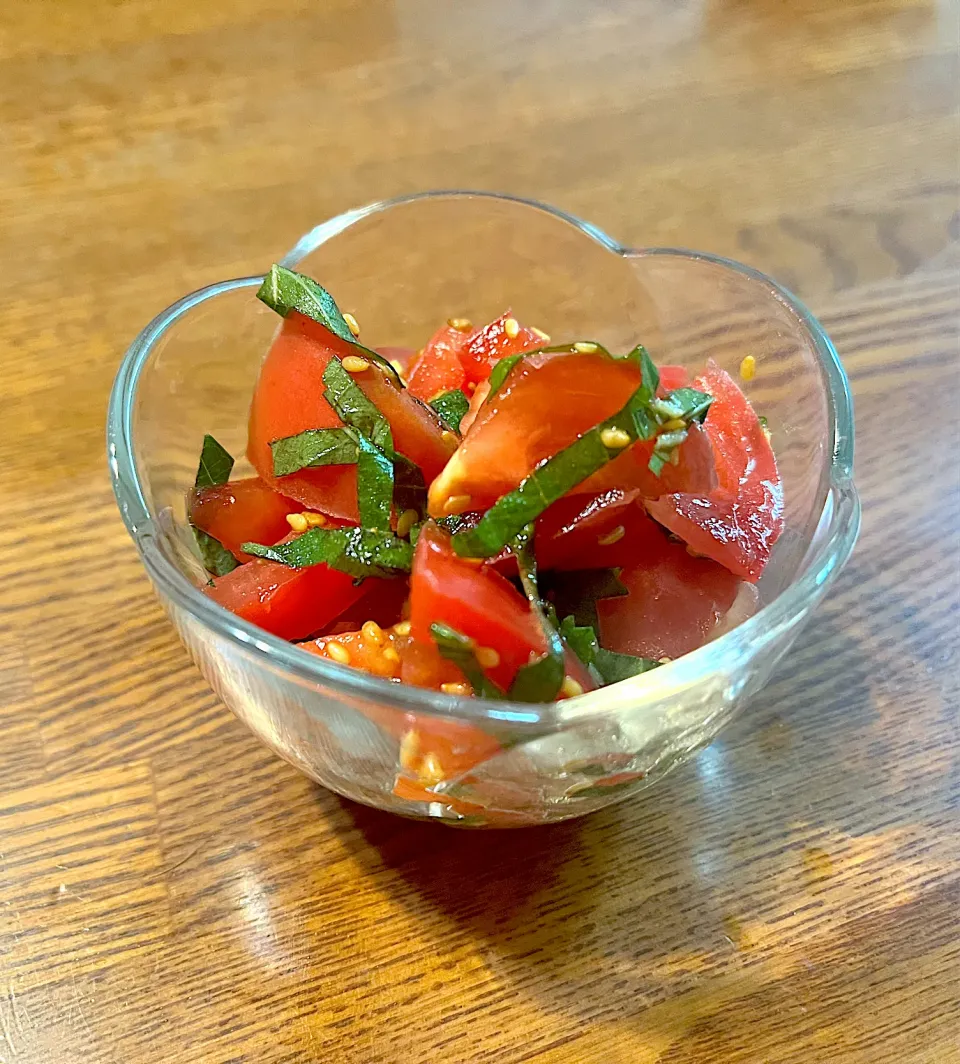 トマトと青じそのさっぱり胡麻和え|ちろるろさん