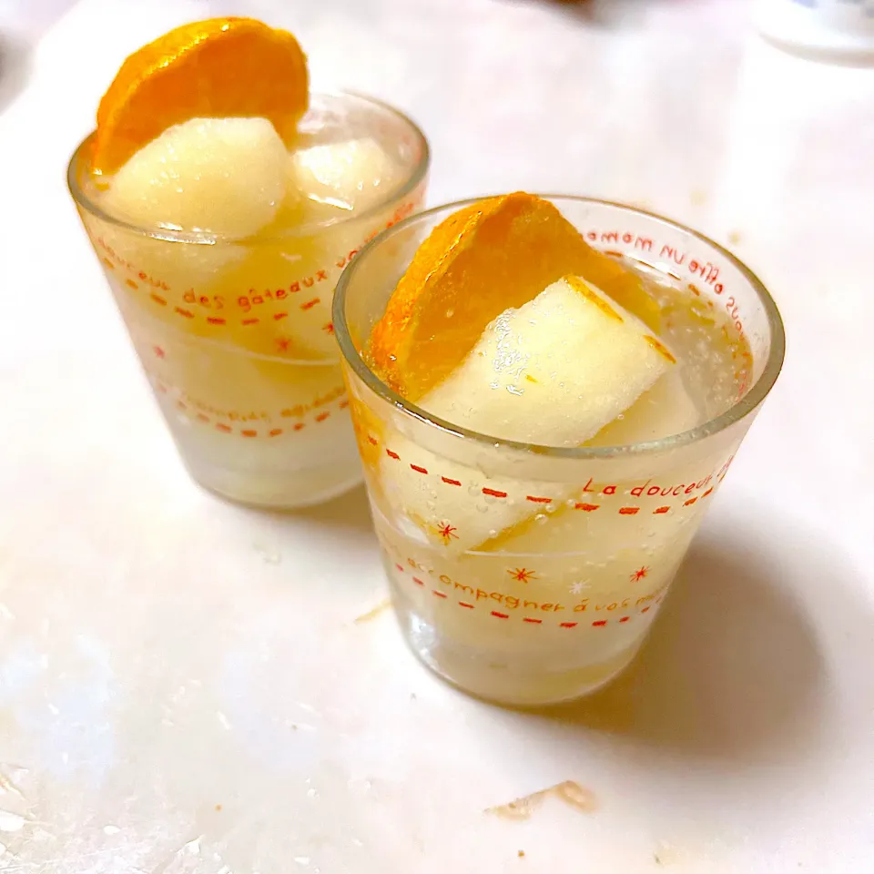 梨とマイヤーレモンの炭酸水漬け|ぷーはるひゅうさん