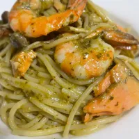 焼き鮭と蒸し海老のジェノベーゼ|カピバラおやじさん