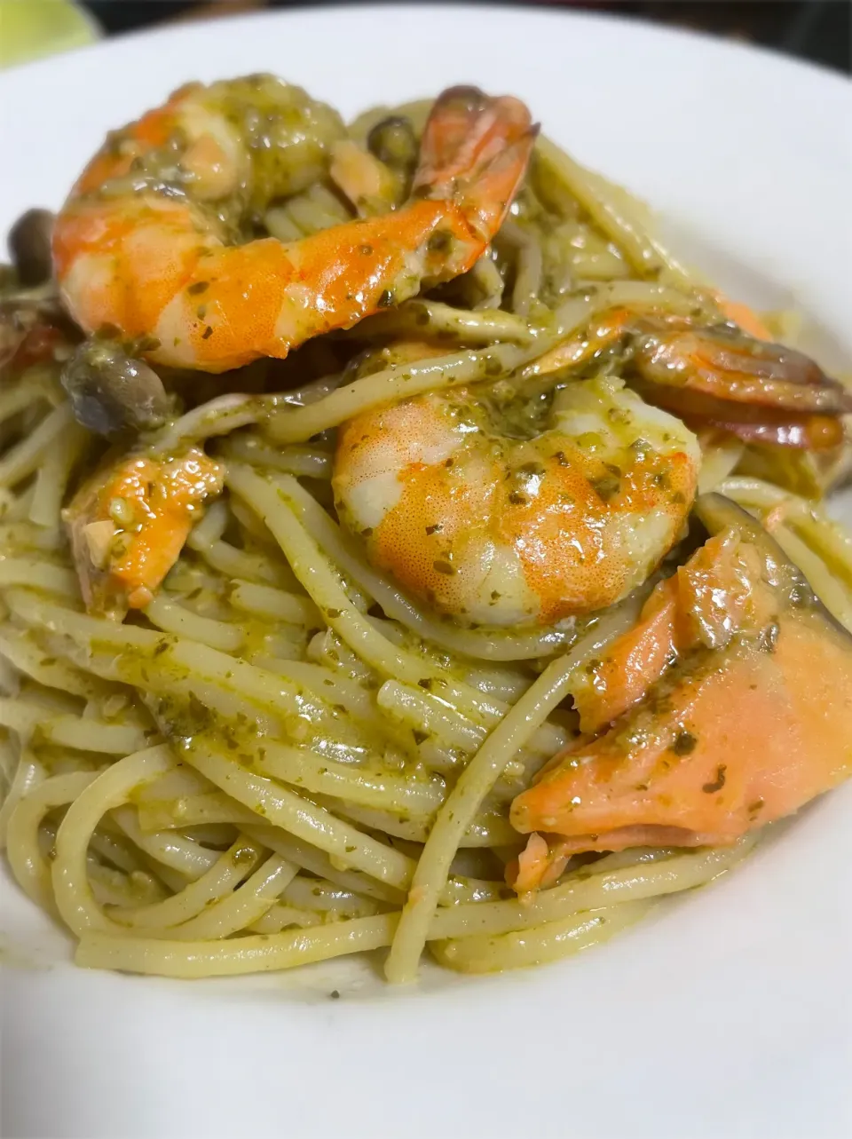 焼き鮭と蒸し海老のジェノベーゼ|カピバラおやじさん