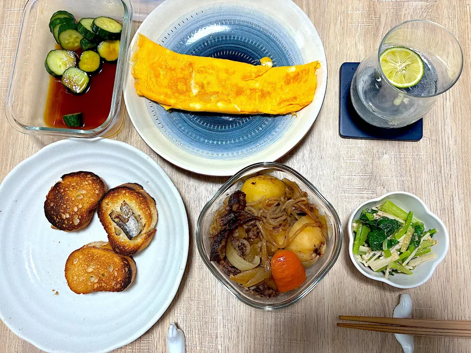 卵焼き、小松菜とエノキの和え物、バゲット、昨夜の余り物（肉じゃが、きゅうり）|みかふく_食生活見直し保健師ごはん。さん