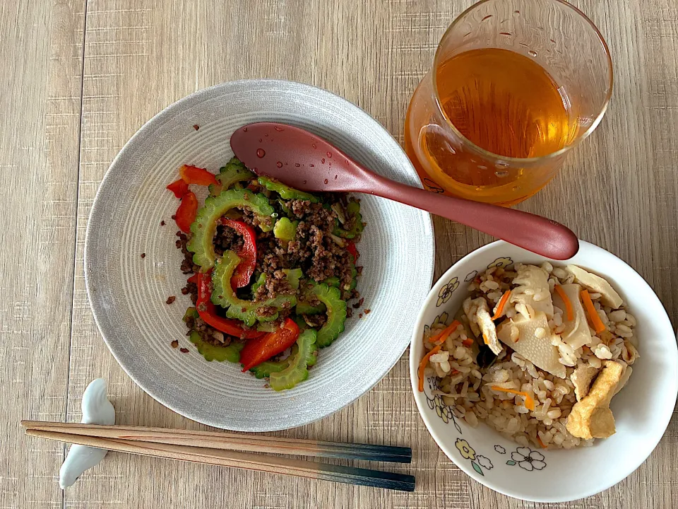 ゴーヤと赤パプリカの挽き肉炒め、たけのこご飯|みかふく_食生活見直し保健師ごはん。さん