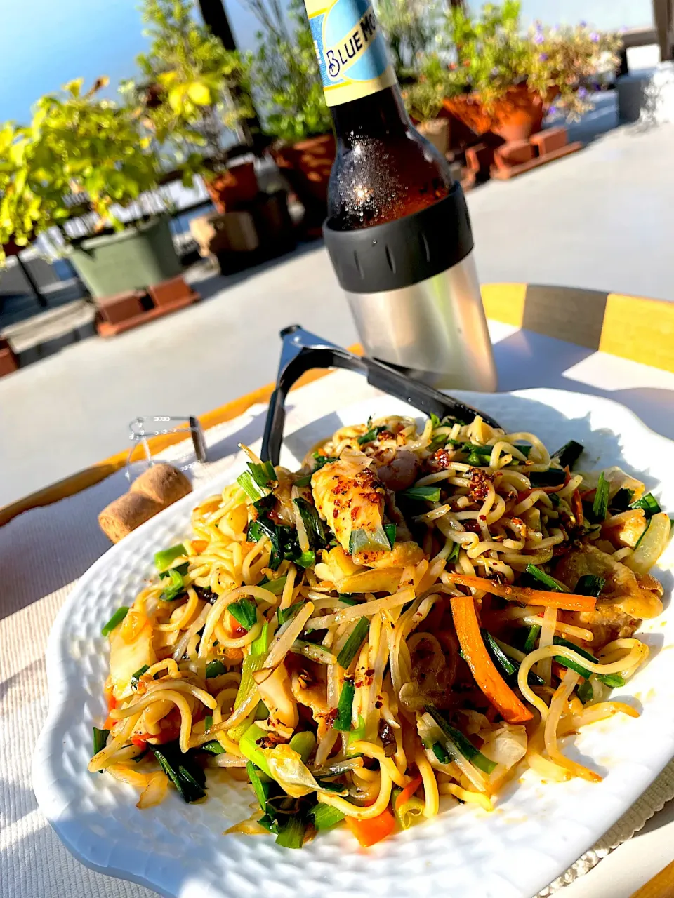 ロピアの塩焼きそばwith セブンの五目野菜炒めセット＆Cignahのホットチリオイル＠自宅|Yasuhiro Koikeさん