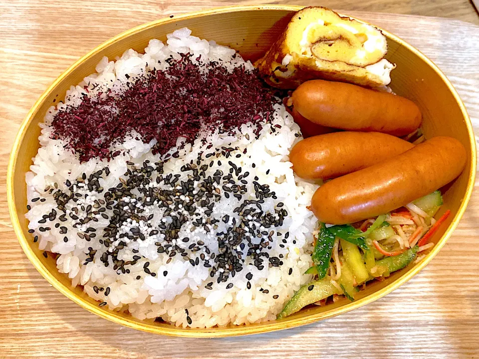 パパ弁当。凍らせたメロンゼリーがデザート！|りえはるさん