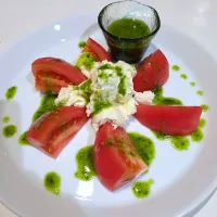手作りバジルソースでトマト🍅|食いしんぼう食楽部さん