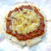 トマトカレーの米粉ピザ|水無月さん