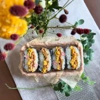 9/2❤︎私の鶏そぼろたまごおにぎらず弁当🍙
3日ぶりの仕事…がんばろ〜

＊ 鶏そぼろ
＊ たまごそぼろ
＊ おにぎらず|Makinsさん