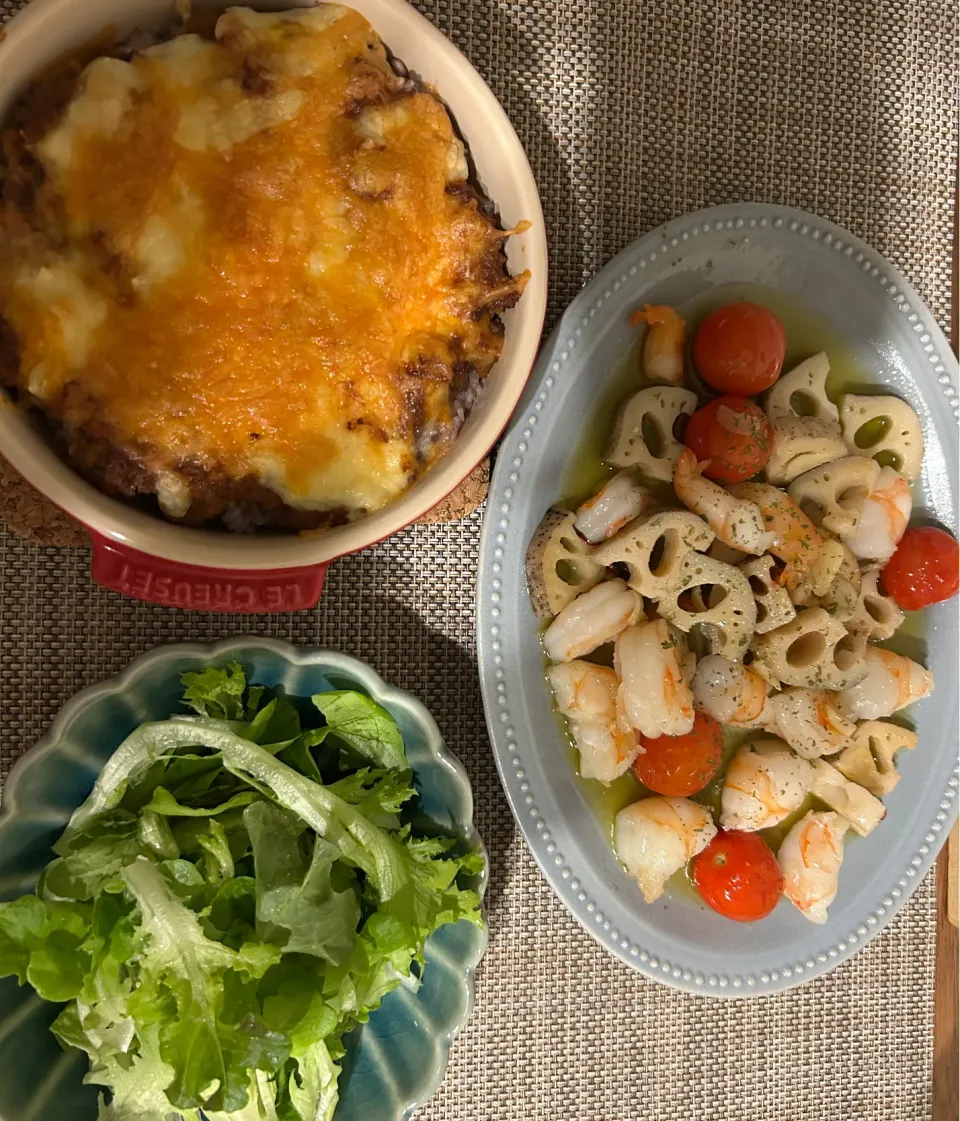 ミートソースドリア、海老と野菜のアヒージョ風炒め、グリーンサラダ|たなばたさん