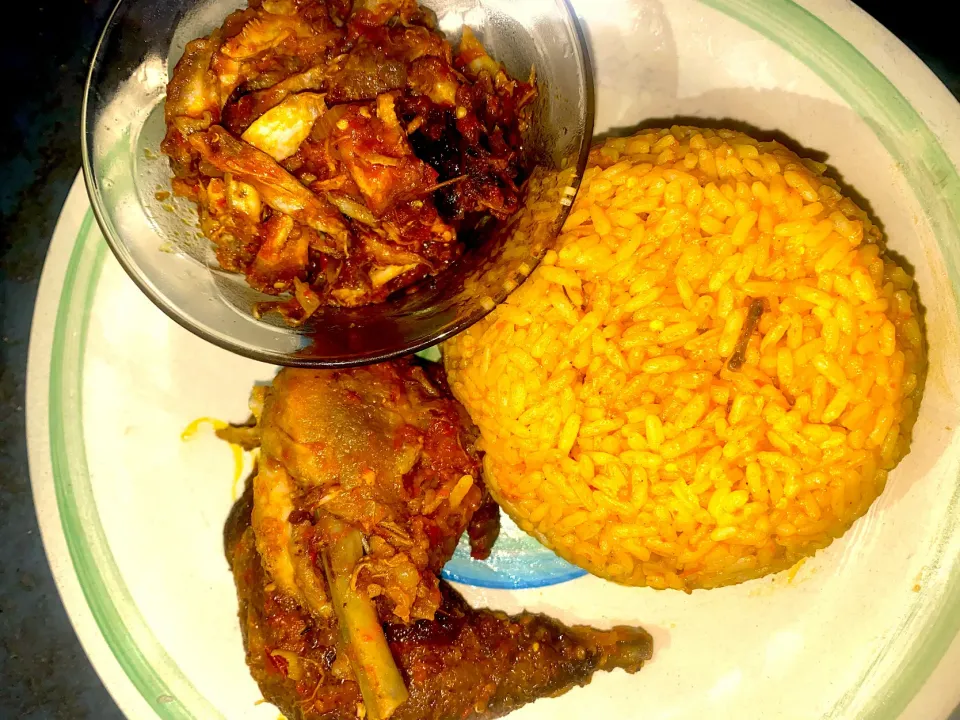 Jollof rice,spiced shredded chicken and peppered chicken|Ayo_Hubさん