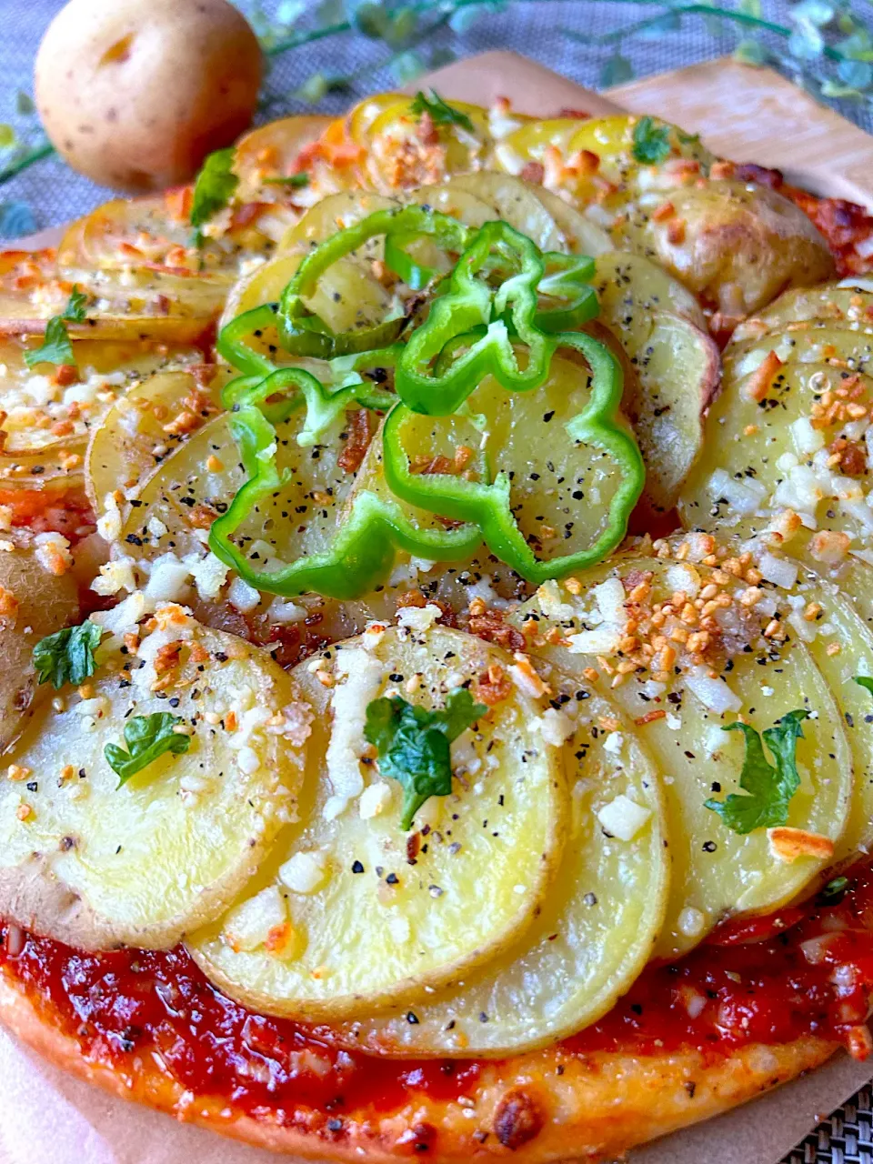 ハッセルバックポテトピザ|まなまな♡さん