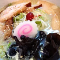 【旭川の本店は1988年創業】
【1997年開業】
らーめん 山頭火 渋谷店
しおらーめん 
＠渋谷6分
25235
〈醤115塩35噌17タ8昆9出11F12
冷24混3つ1〉