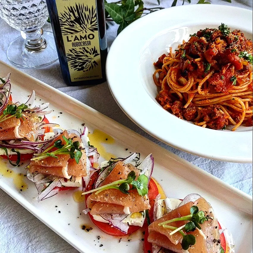 ボロネーゼとカプレーゼ風サラダ|瑞さん