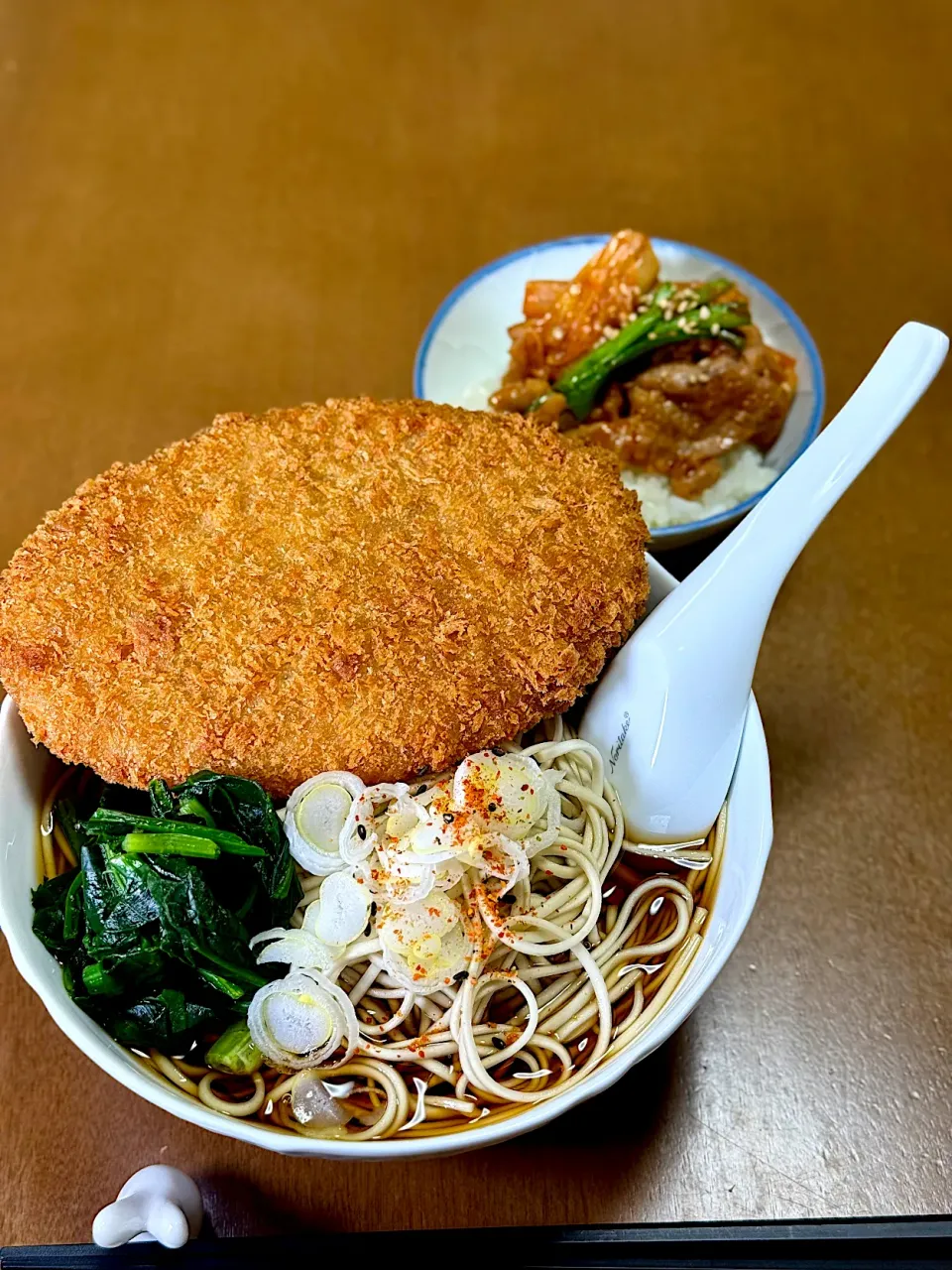 大きな肉コロッケ蕎麦と豚キムチ飯|ichiさん