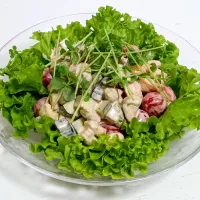 🎯海老🦐アボカド🥑ミニトマト🍅カクテルソースの彩り冷製サラダ🍷