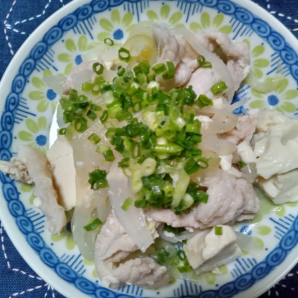 玉ねぎたっぷり 肉豆腐|よっちびやばんぶーさん