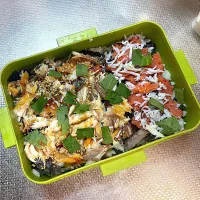 醤油まぶした海苔ご飯の上に乗っけた、塩サバと明太しらすのコンビ弁当（笑）|@KITAさん