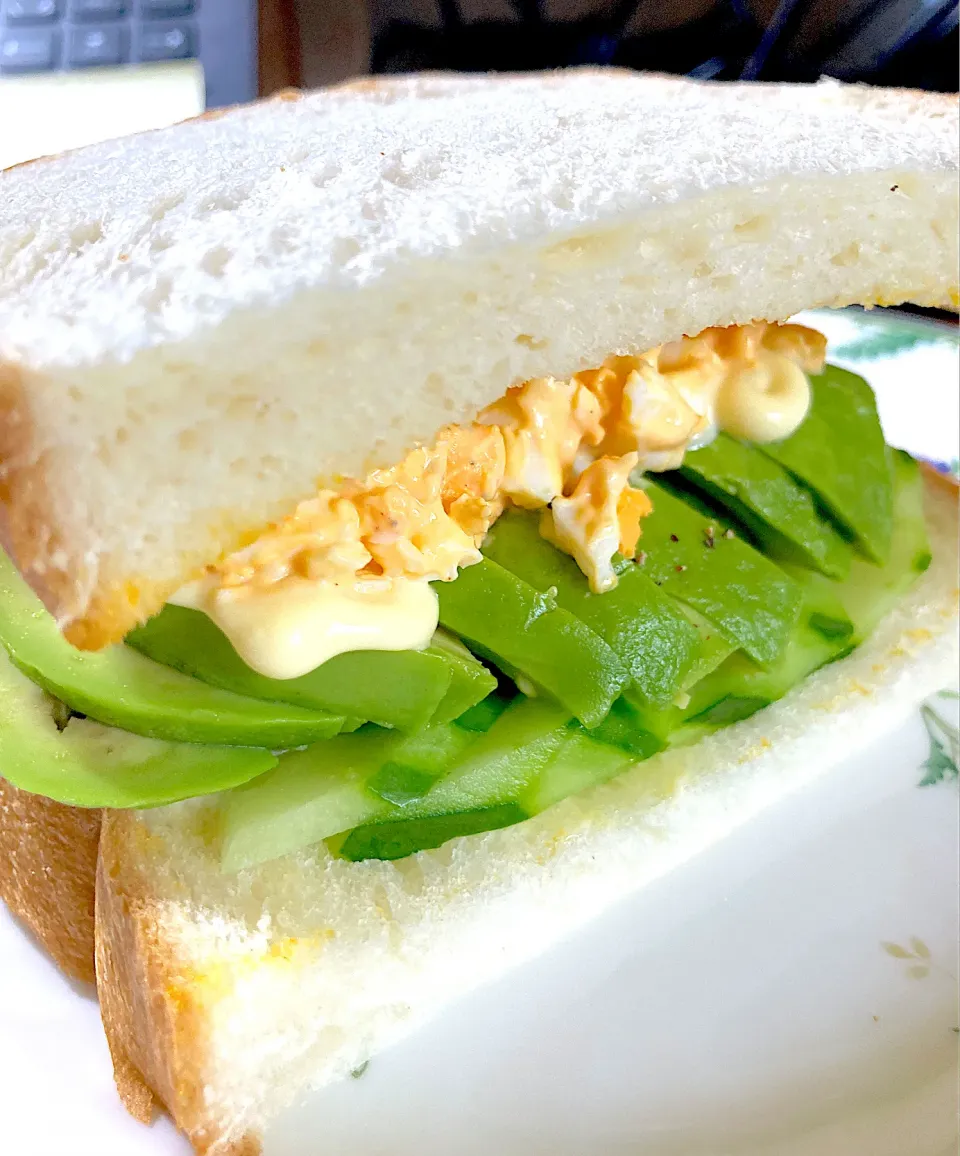超熟でアボカド玉子サンドイッチランチ|keitanさん