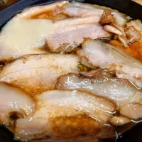 【食べログ TOP 5000】 
北大塚ラーメン 
チャーシュー麺 (麺150g、980円) 
＋小ライス (150円) 
＋にんにく (50円) 
@大塚3分 
(JR板橋駅から徒歩分)
25236
〈醤116塩35噌17タ8昆9出11F12
冷24混3つ1〉|大脇さん