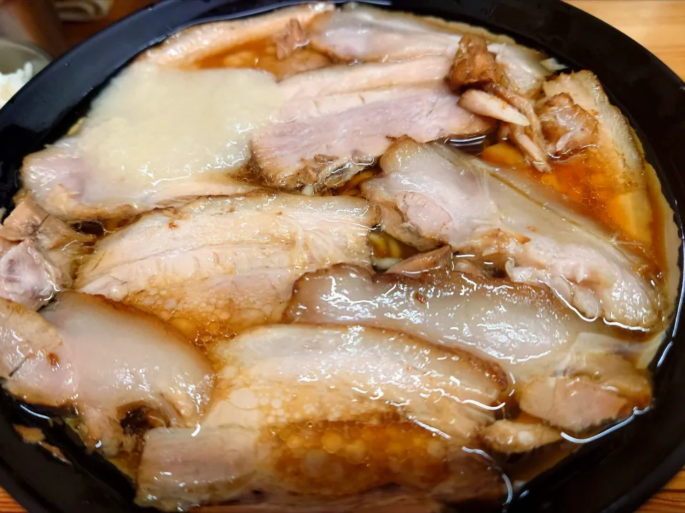 【食べログ TOP 5000】 
北大塚ラーメン 
チャーシュー麺 (麺150g、980円) 
＋小ライス (150円) 
＋にんにく (50円) 
@大塚3分 
25236
〈醤116塩35噌17タ8昆9出11F12
冷24混3つ1〉|大脇さん