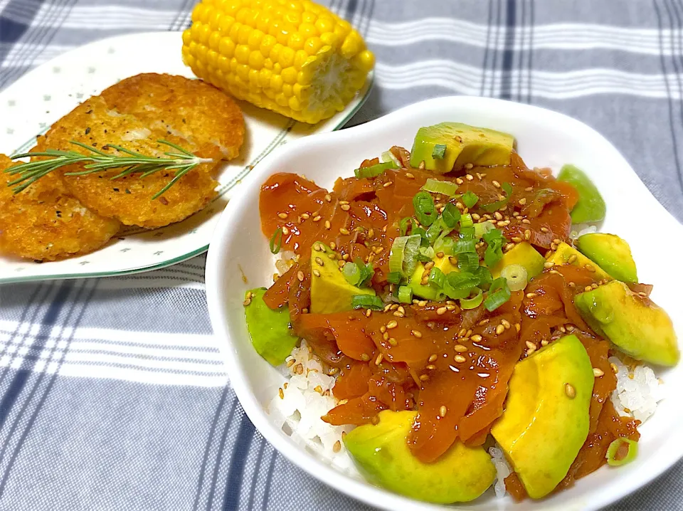 サーモンとアボカド丼|eiyadeさん