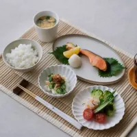 新米の季節ですね♡ ﾟ+｡:.ﾟ                                          美味しい甘塩鮭で　　　　　　　　　　　　　　ごはんがすすむくん♡