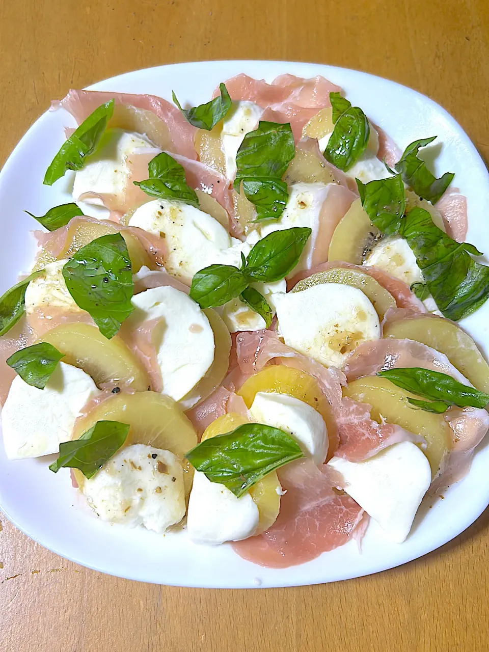 キウイと生ハムとモッツァレラチーズのカプレーゼ|p_chanさん