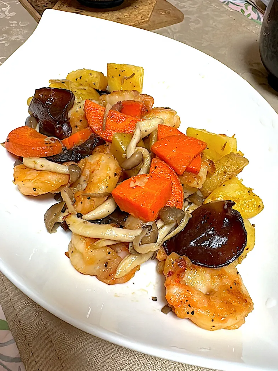 エビとじゃがいものガーリック炒め|yasukoさん