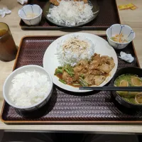 にんにくの芽と豚肉のスタミナ定食、クリームあんみつ(夕飯、かつ庵)|enarinさん