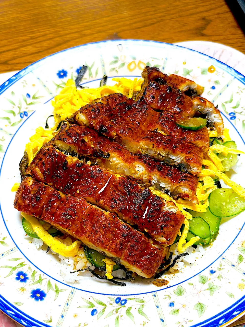 ウナギちらし。|ちはるさん