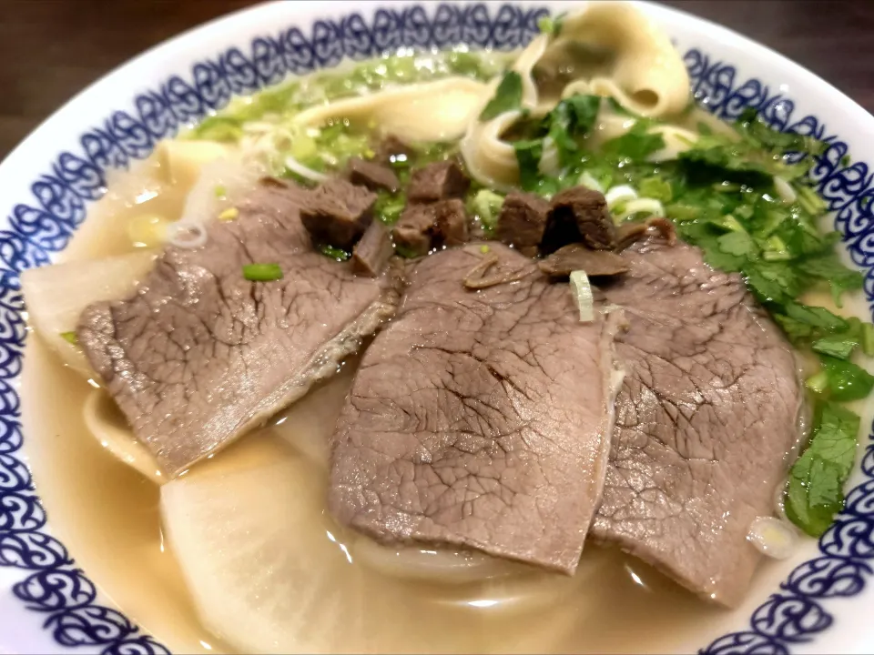 【2025年4月開業】 
【ハラル認証店】
馬子禄 牛肉面 新宿店
（麺の太さ：寛、1,050円） 
＋大根大盛 (200円)
＠東新宿4分
(JR新宿駅から徒歩9分)
25239
〈醤116塩36噌18タ8昆9出11F13
冷24混3つ1〉|大脇さん