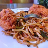 Chowmin with Chicken Fry 